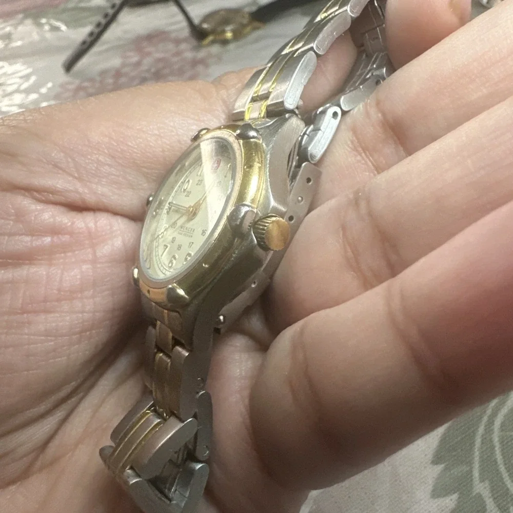 Working Vtg Wenger Swiss Watch Date SAK Design LADIES WATCH 30mm Two tone 7.5